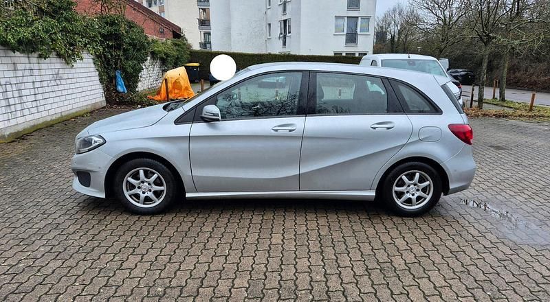 Gebraucht Mercedes B180 109 PS (80 kW) 2015 Silber Van / Kleinbus