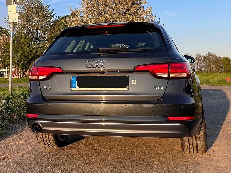 Gebraucht Audi A4 Design 150 PS (110 kW) 2017 Grau Kombi