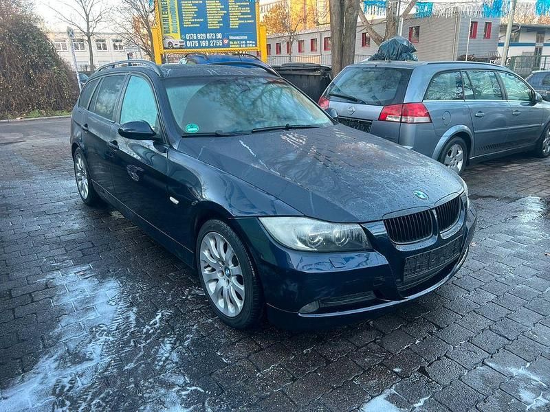 Gebraucht BMW 320 Advantage 177 PS (130 kW) 2007 Monacoblau metallic Kombi