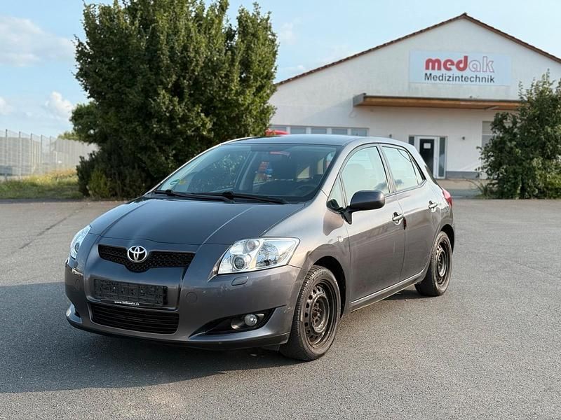 Grau Gebraucht 2009 Toyota Auris Limousine | 3.900 € (Superpreis) - Bild 1/4