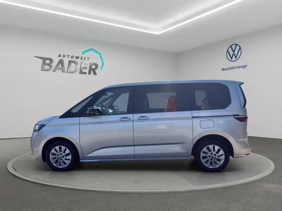 Gebraucht VW Multivan Life 150 PS (110 kW) 2024 Silber Van / Kleinbus