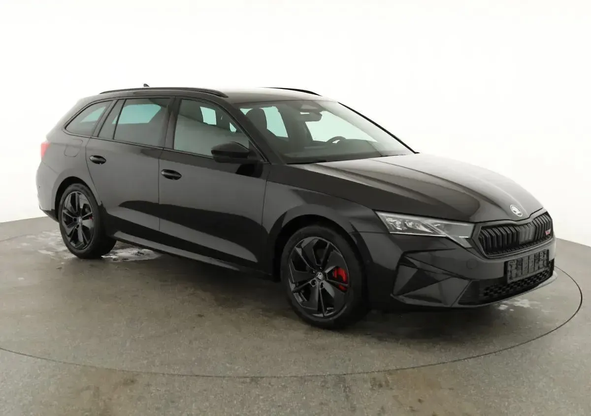 Neu Skoda Octavia RS 265 PS (194 kW) 2026 Black magic perleffekt Kombi