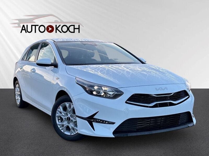Weiß Neu 2025 Kia Ceed Vision Limousine | 19.999 € (Guter Preis) - Bild 1/4