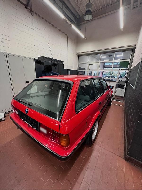 Gebraucht BMW 325 170 PS (125 kW) 1990 Rot Kombi