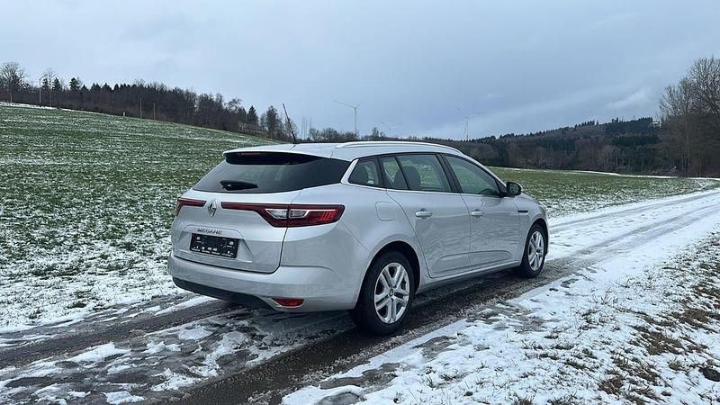 Gebraucht Renault Mégane IV Business 116 PS (85 kW) 2020 Silber Limousine
