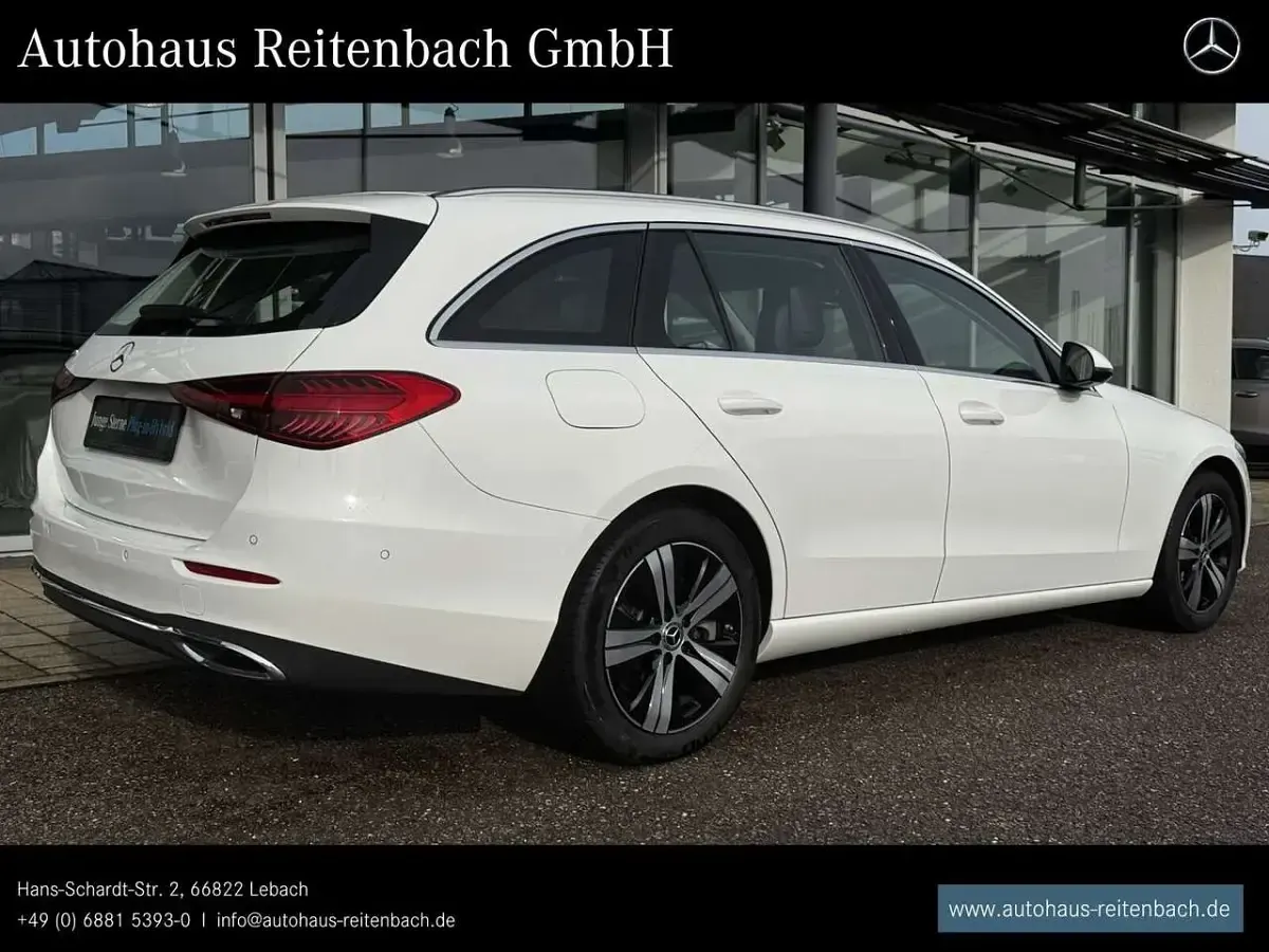 Gebraucht Mercedes C300 Avantgarde 204 PS (150 kW) 2024 Unilack polarweiß Kombi