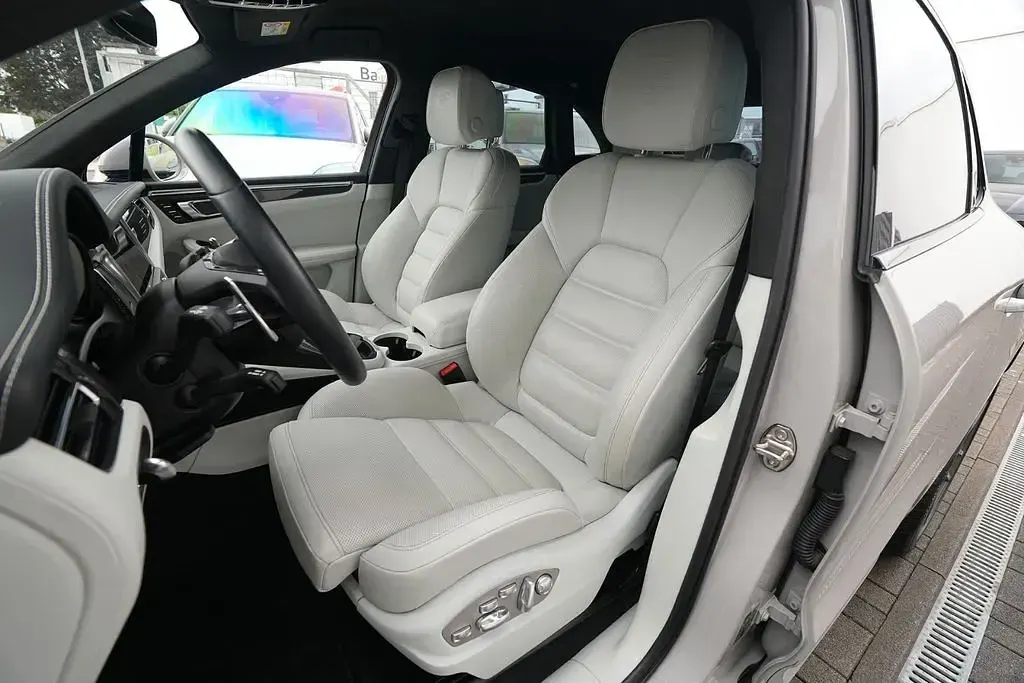Gebraucht Porsche Macan 265 PS (194 kW) 2023 Kreide SUV