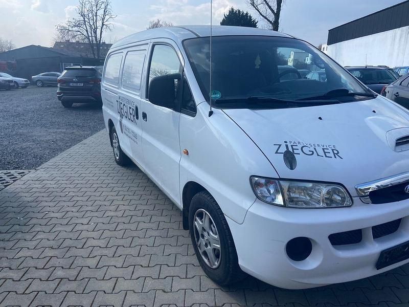 Gebraucht Hyundai H-1 101 PS (74 kW) 2003 Weiß Van / Kleinbus