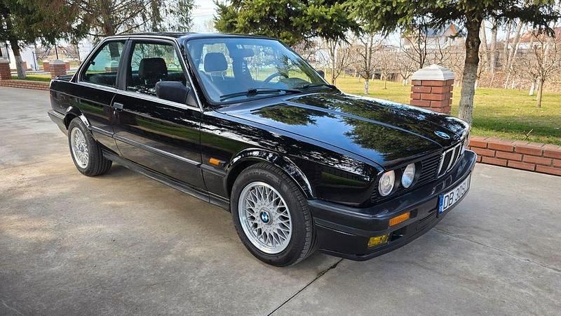 Gebraucht BMW 318 113 PS (83 kW) 1988 Schwarz