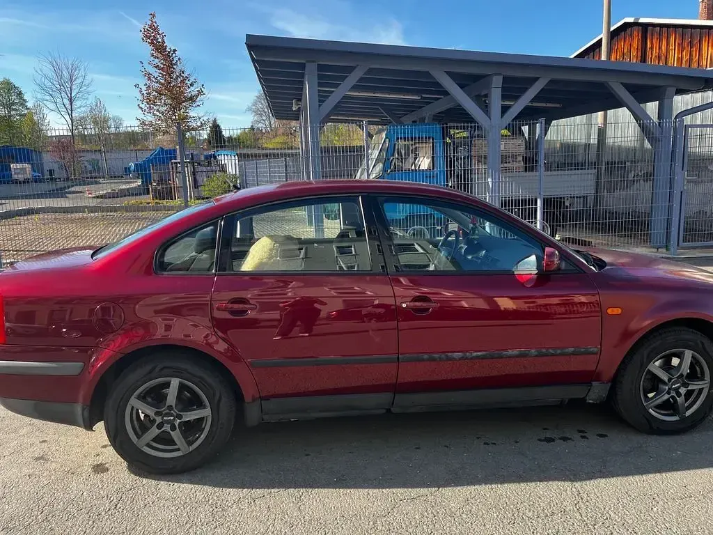 Gebraucht VW Passat 101 PS (74 kW) 1997 Rot Limousine