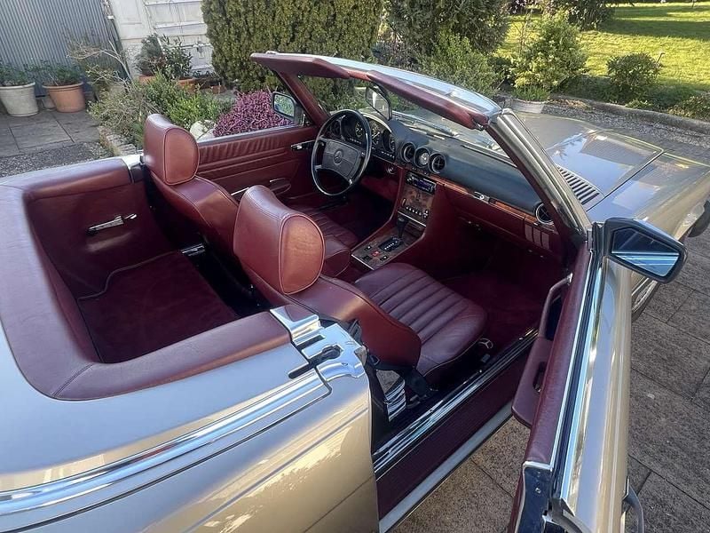 Rauch silber Gebraucht 1986 Mercedes 560 Cabrio | 29.990 € - Bild 1/4