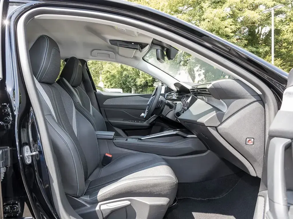 Gebraucht Peugeot 308 SW Allure 131 PS (96 kW) 2023 Perlaneraschwarzmetallic Kombi