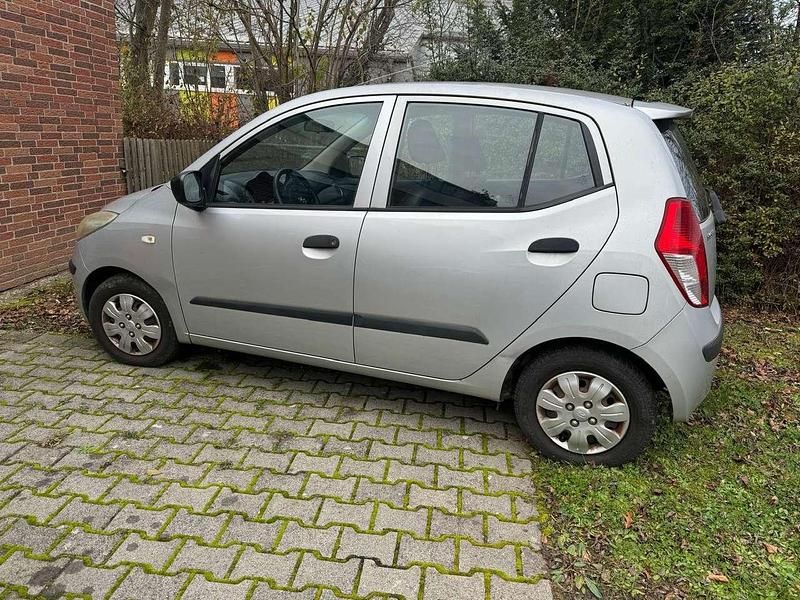 Gebraucht Hyundai i10 67 PS (49 kW) 2009 Silber Kleinwagen
