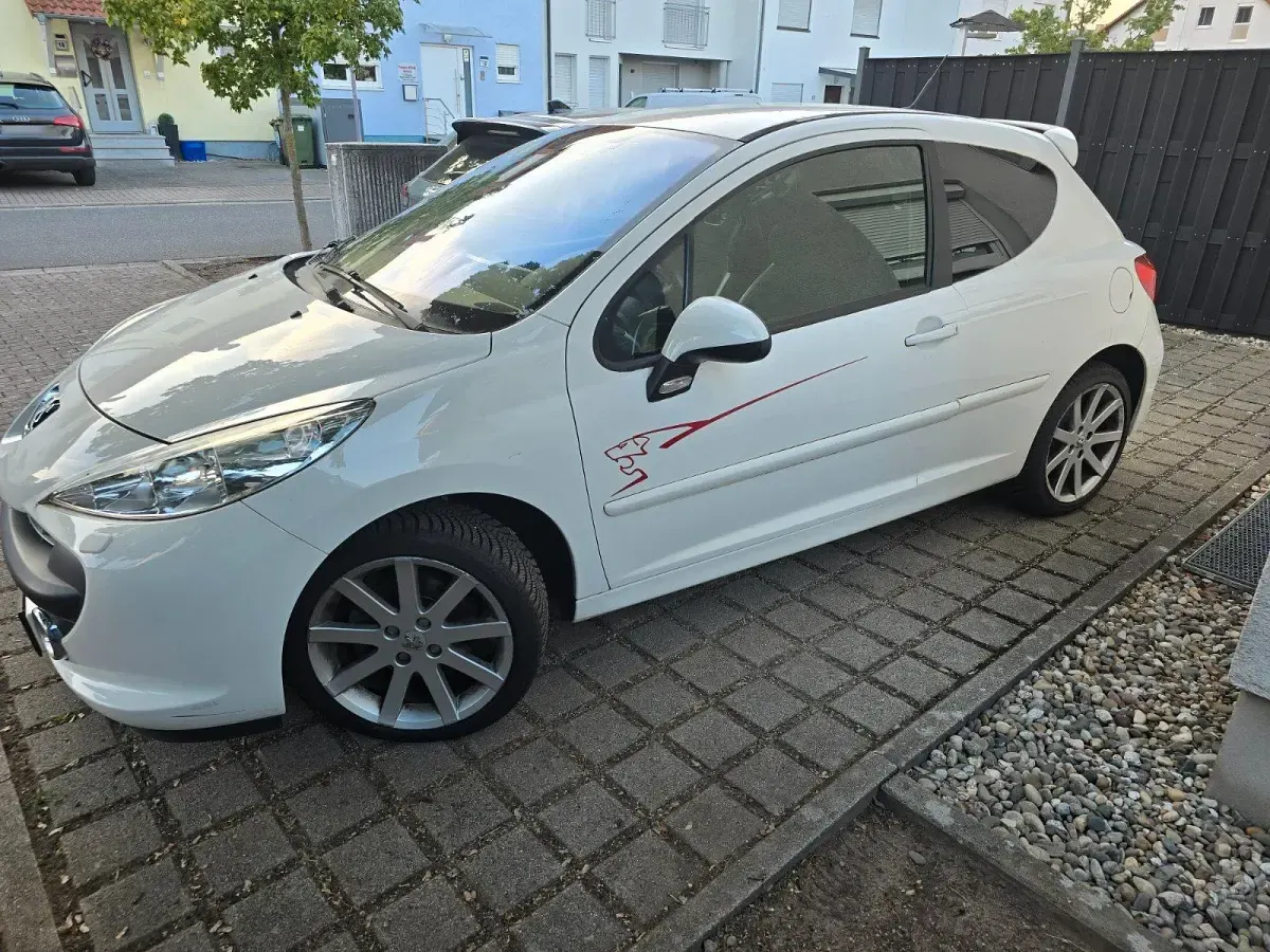 Gebraucht Peugeot 207 150 PS (110 kW) 2008 Weiß Kleinwagen