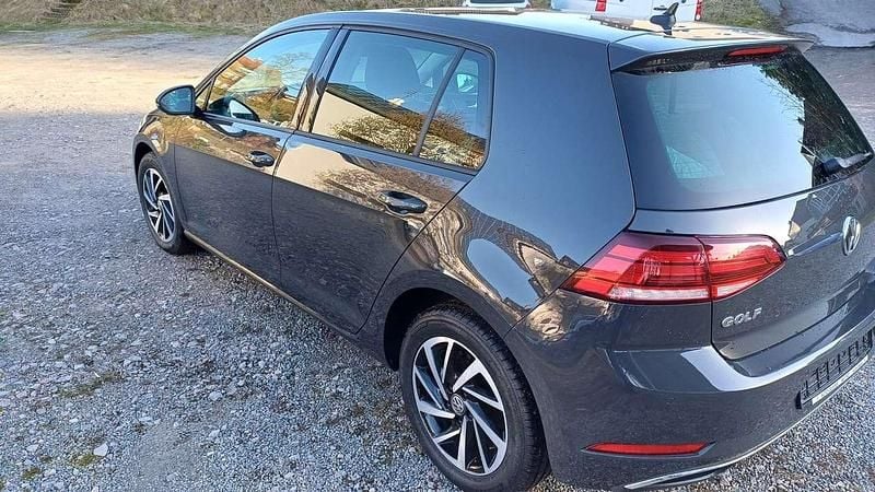 Gebraucht VW Golf VII Join 116 PS (85 kW) 2019 Uranograu/cinza urano Kleinwagen