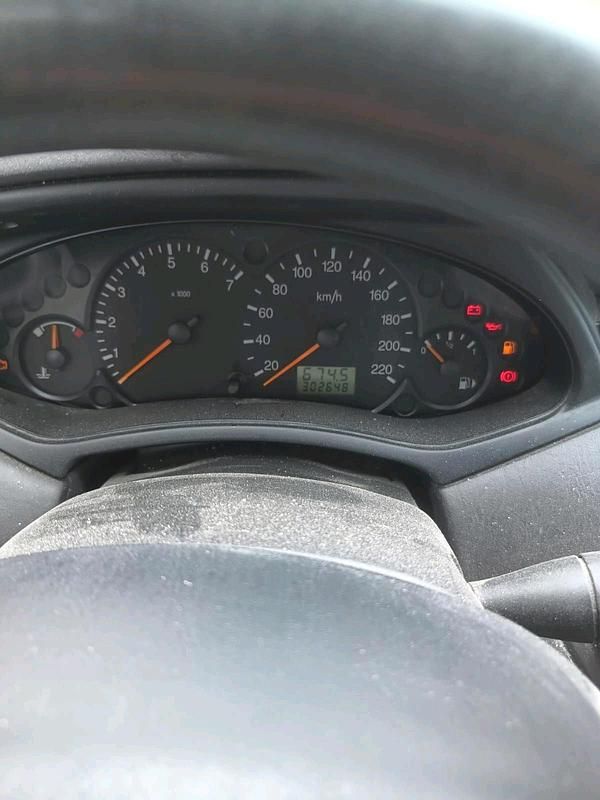 Gebraucht Ford Focus 100 PS (73 kW) 2002 Rot Kombi