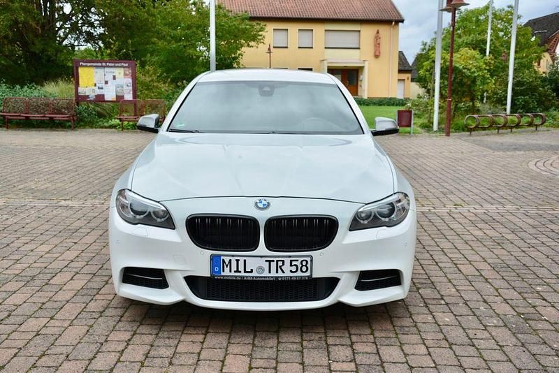 Gebraucht BMW M550 Performance 381 PS (280 kW) 2015 Weiß Limousine