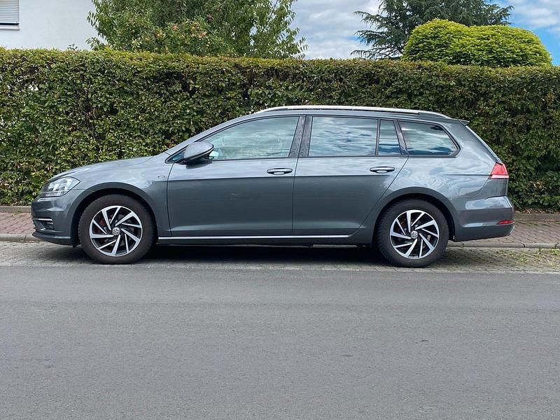 Grau Gebraucht 2018 VW Golf VII Kombi | 10.000 € (Guter Preis) - Bild 1/4