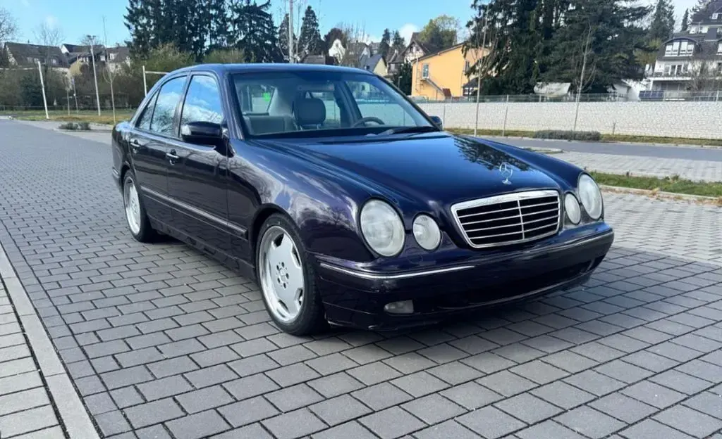 Gebraucht Mercedes E320 Avantgarde 197 PS (144 kW) 2000 Violett Limousine