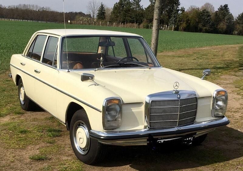 Beige Gebraucht 1969 Mercedes 200 Limousine | 8.500 € - Bild 1/4