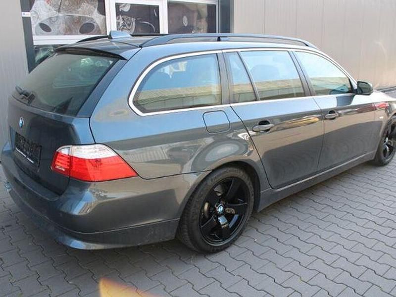 Gebraucht BMW 530 Advantage 272 PS (200 kW) 2009 Grau Kombi