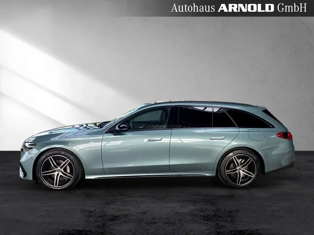 Gebraucht Mercedes E300 AMG line 313 PS (230 kW) 2025 Verdesilber Kombi