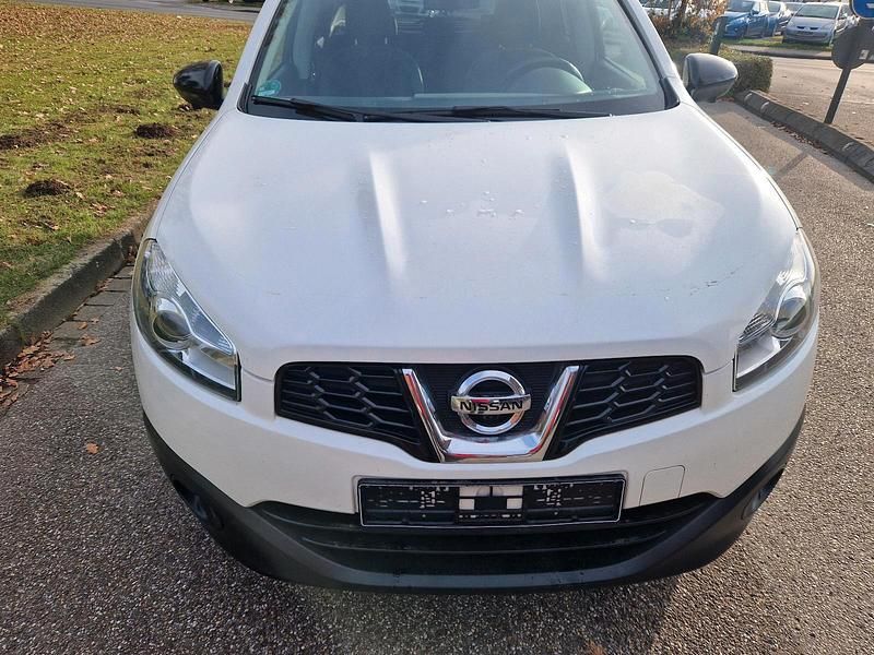 Brilliant white (m) Gebraucht 2013 Nissan Qashqai 360º SUV | 7.500 € (Fairer Preis) - Bild 1/4