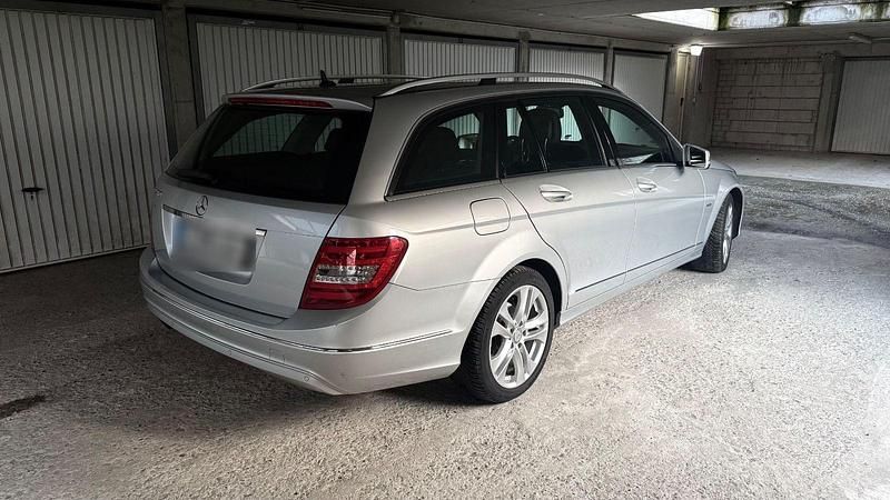 Gebraucht Mercedes C180 156 PS (114 kW) 2011 Silber Kombi