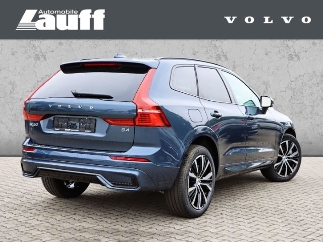Gebraucht Volvo XC60 Plus 197 PS (144 kW) 2023 Denim blue / metallic SUV