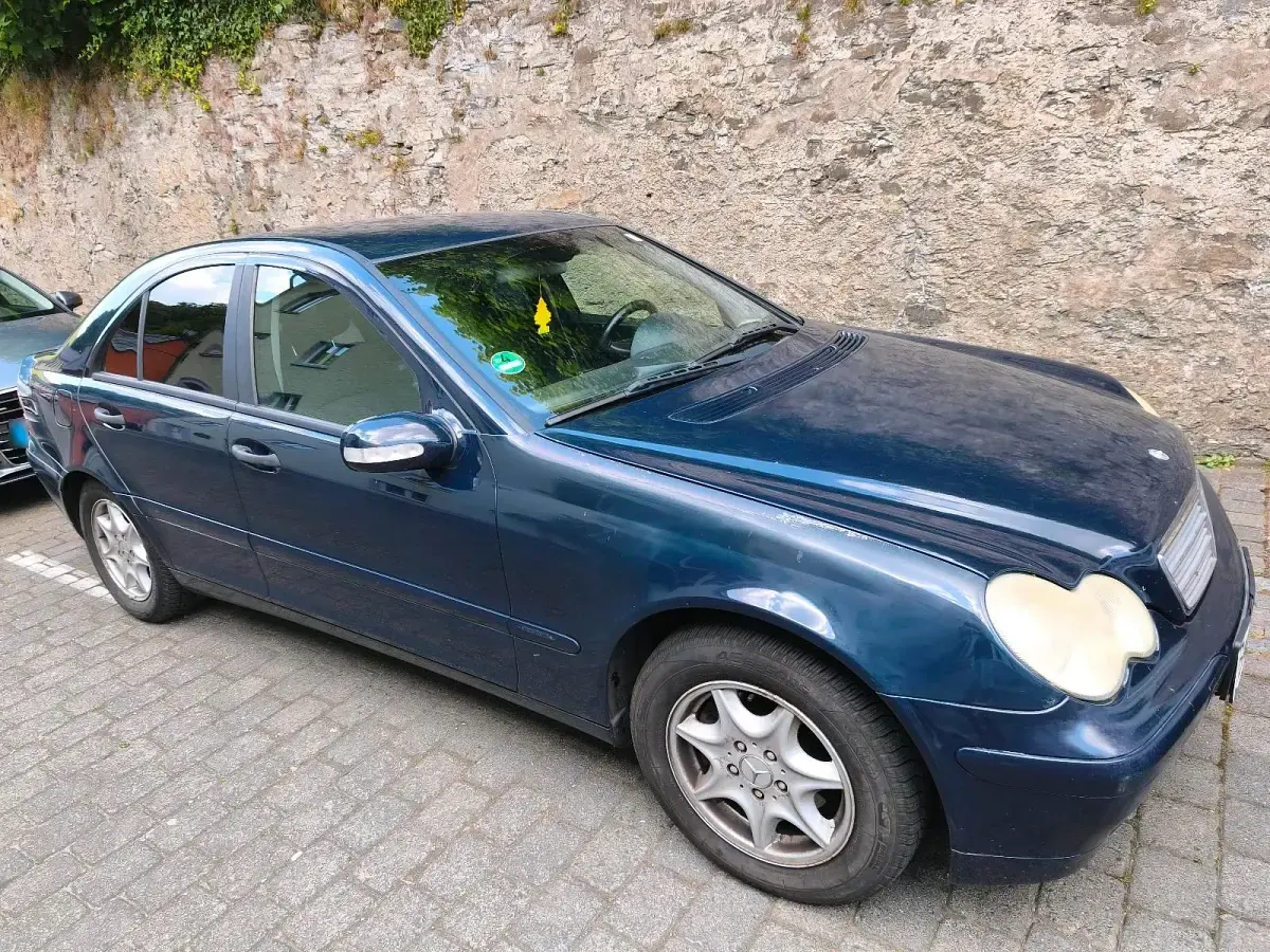 Gebraucht Mercedes C220 143 PS (105 kW) 2002 Blau Limousine