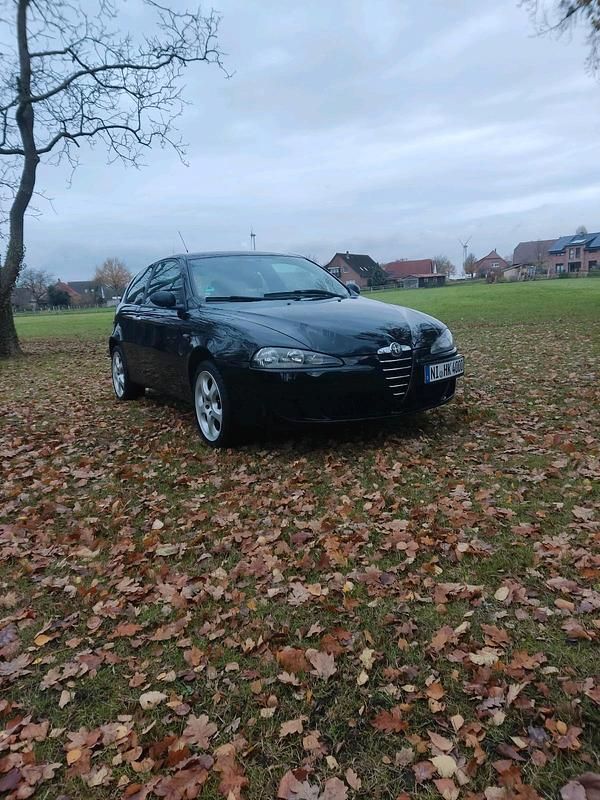 Schwarz Gebraucht 2005 Alfa Romeo 147 Kleinwagen | 2.400 € (Etwas zu teuer) - Bild 1/4