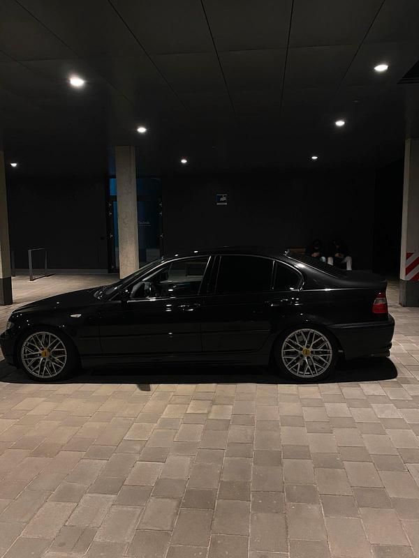 Schwarz Gebraucht 2003 BMW 330 Performance Limousine | 8.000 € (Fairer Preis) - Bild 1/4
