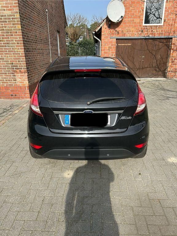 Gebraucht Ford Fiesta 80 PS (58 kW) 2014 Schwarz Kleinwagen