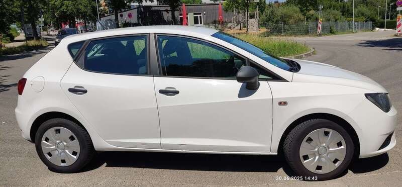 Weiß Gebraucht 2016 Seat Ibiza Reference Limousine | 6.400 € (Guter Preis) - Bild 1/4