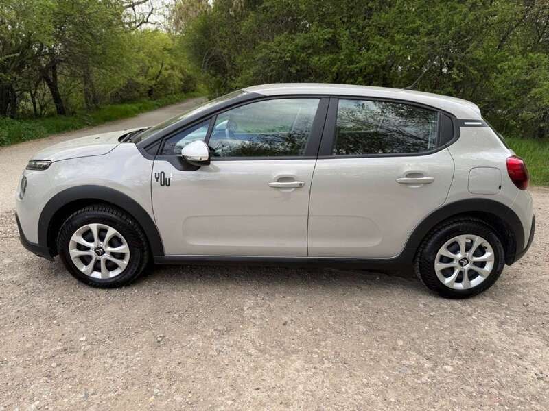 Grau Gebraucht 2024 Citroën C3 PureTech Kleinwagen | 14.000 € (Guter Preis) - Bild 1/4