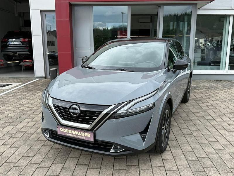 Ceramic grey p/black m (metallic) Gebraucht 2023 Nissan Qashqai Tekna SUV | 27.888 € (Guter Preis) - Bild 1/4