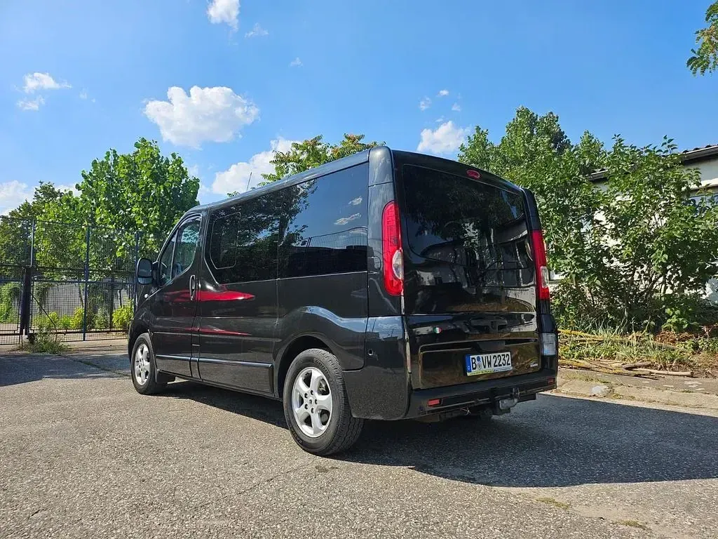 Gebraucht Renault Trafic 114 PS (83 kW) 2013 Schwarz Van / Kleinbus