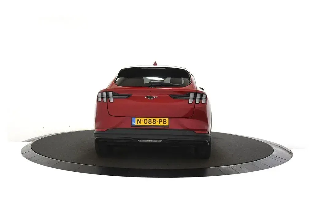 Gebraucht Ford Mustang Mach-E 216 kW (294 PS) 2021 Rot SUV
