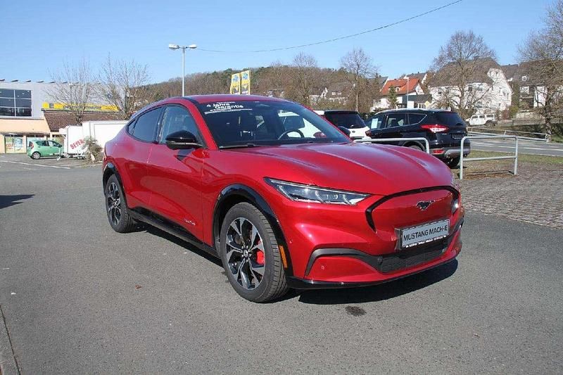 Gebraucht Ford Mustang Mach-E Basis 197 kW (269 PS) 2022 Lucidrot metallic SUV