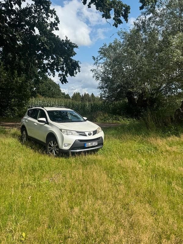 Weiß Gebraucht 2014 Toyota RAV4 SUV | 8.100 € (Guter Preis) - Bild 1/4