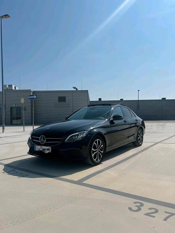 Schwarz Gebraucht 2019 Mercedes C180 Avantgarde Limousine | 19.499 € (Guter Preis) - Bild 1/4