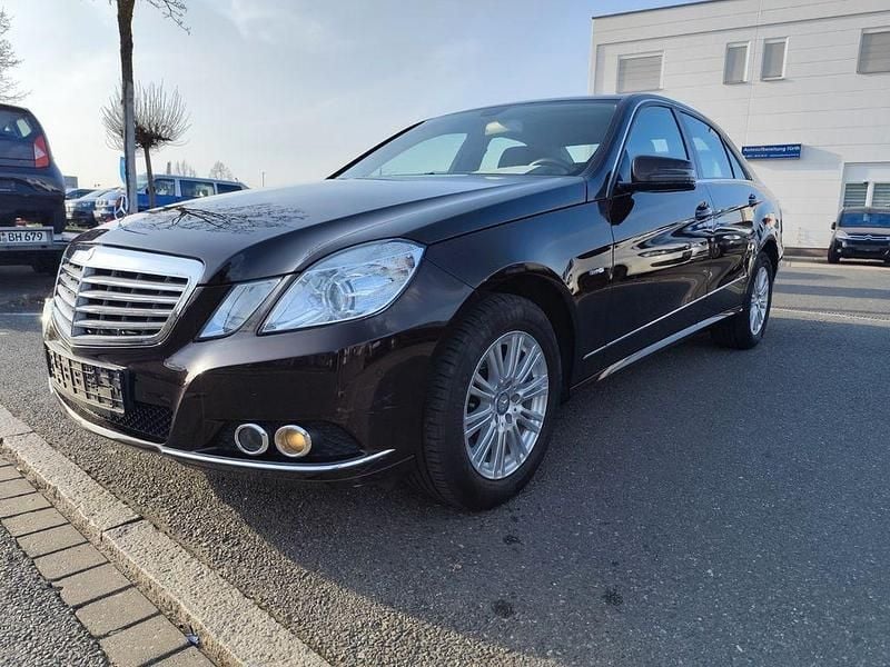 Gebraucht Mercedes E250 204 PS (150 kW) 2009 Braun Limousine