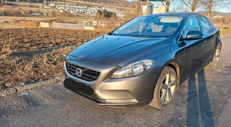 Grau Gebraucht 2013 Volvo V40 Kombi | 7.745 € (Guter Preis) - Bild 1/4