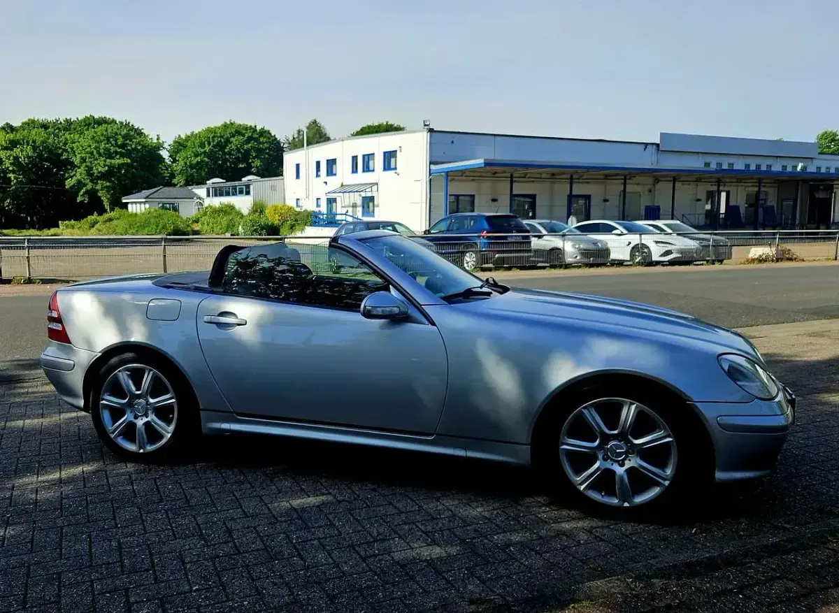Gebraucht Mercedes SLK230 197 PS (144 kW) 2004 Silber Cabrio