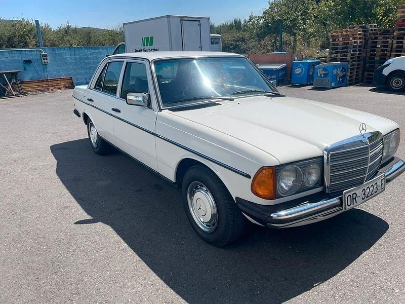 Weiß Gebraucht 1979 Mercedes 300 Limousine | 9.990 € - Bild 1/4