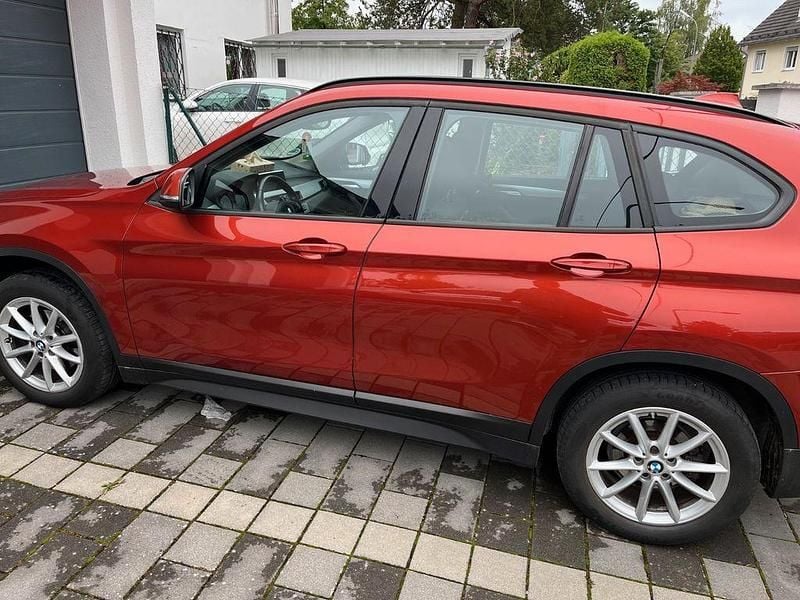 Orange Gebraucht 2021 BMW X1 Advantage SUV | 20.000 € (Superpreis) - Bild 1/4