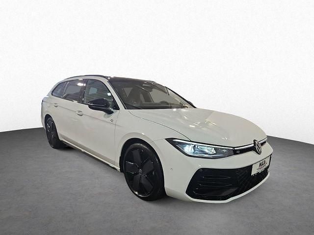 Gebraucht VW Passat R-line 193 PS (141 kW) 2026 Pure white uni / grenadillschw Kombi
