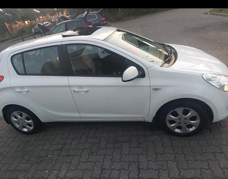 Weiß Gebraucht 2010 Hyundai i20 Kleinwagen | 3.500 € (Fairer Preis) - Bild 1/4