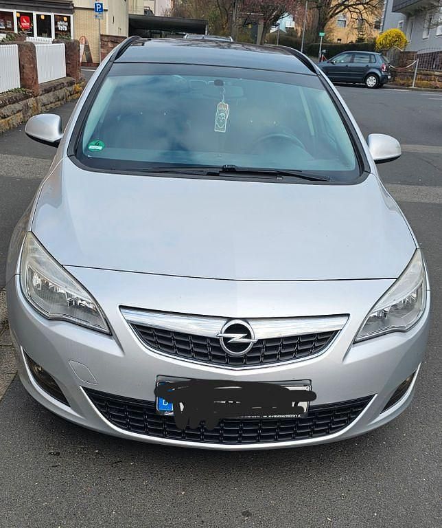 Gebraucht Opel Astra 95 PS (69 kW) 2011 Silber Kombi