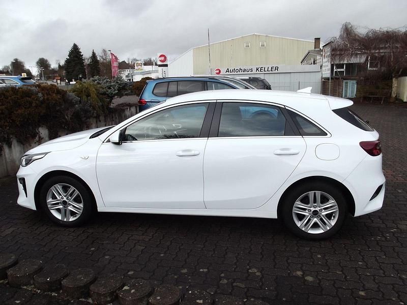 Gebraucht Kia Ceed Vision 136 PS (100 kW) 2020 Weiß Kleinwagen